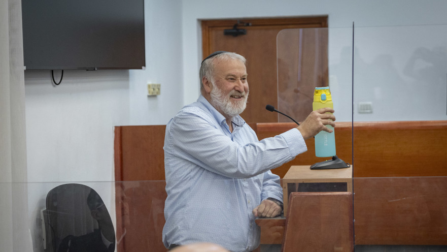 אביחי מנדלבליט מעיד במשפט נתניהו