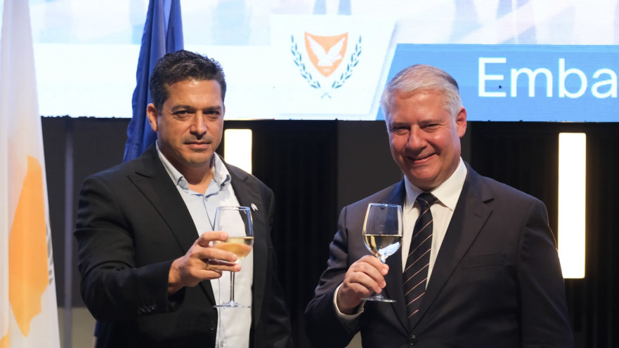 עמיחי שיקלי ושגריר קפריסין בישראל, קורנליוס קורנליו