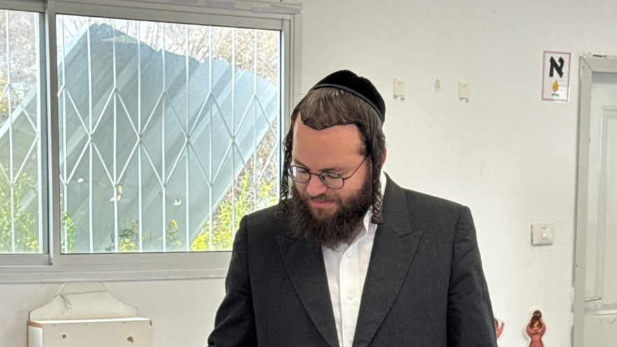 מוטי לייטנר מצביע