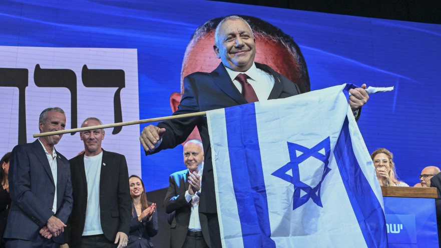 גדי איזנקוט במטה מפלגת "ישר"