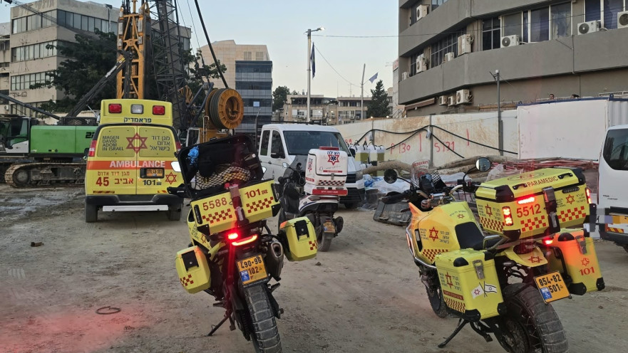 בן 30 נהרג במהלך עבודתו בשדרות מנחם בגין ברמת גן