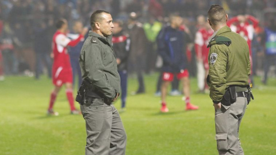 שוטרים באצטדיון דוחא, אתמול