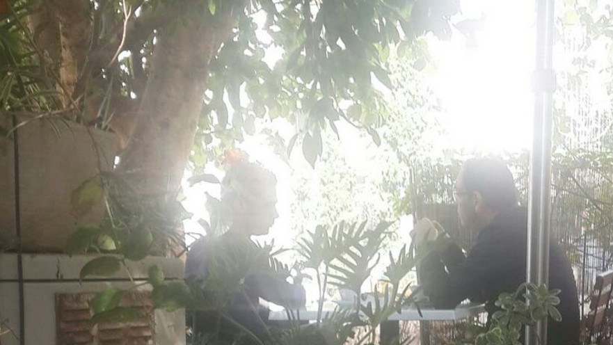 אביב גפן ושי פירון בבית קפה בתל אביב