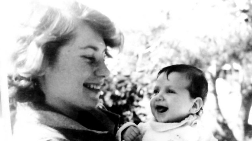 "סימני מנהיגות ניכרו בה כבר בילדות". עם הבת לימור, כשהייתה תינוקת