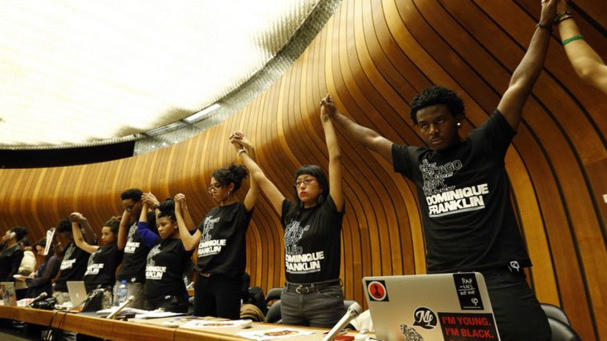 מפגינים נגד עינויים בוועידת הסנאט