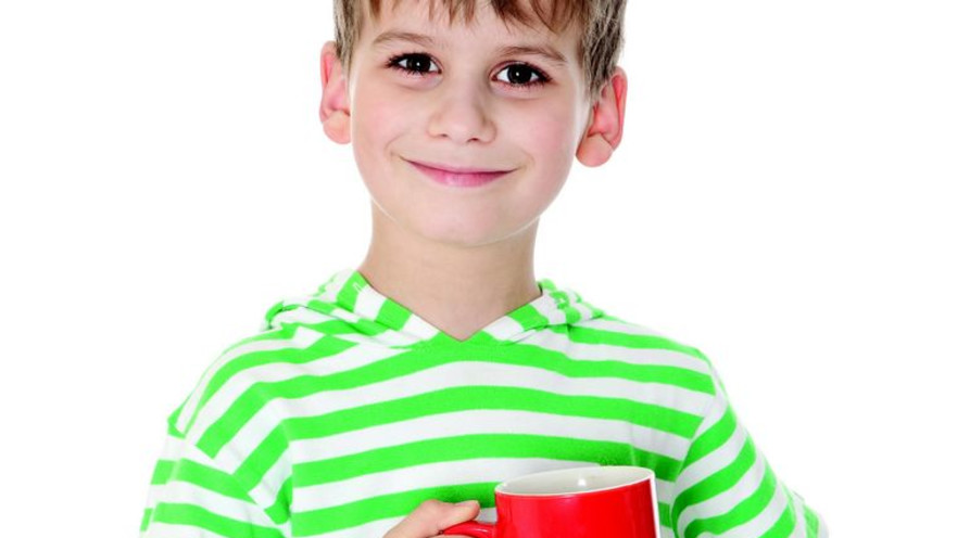 ילד שותה קפה 