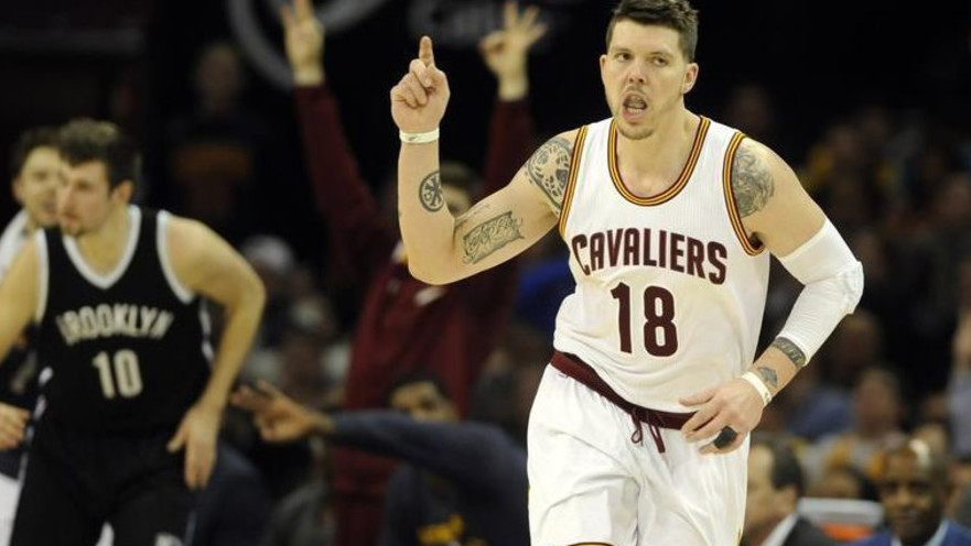 מייק מילר מקליבלנד חוגג מול ברוקלין