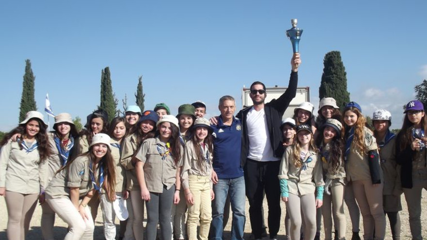 יוגב אוחיון ובני טבק מזניקים את מירוץ הלפיד