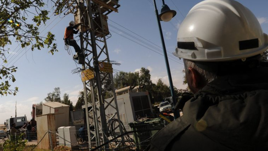 עובד של חברת החשמל