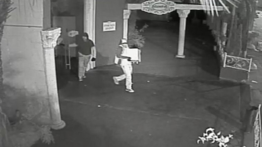 גניבת הכספת, כפי שנקלטה במצלמות האבטחה