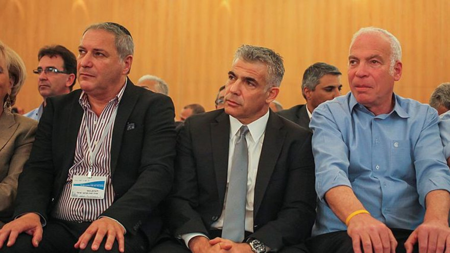 אריאל, לפיד ומנכ"ל מינהל מקרקעי ישראל בנצי ליברמן. ירידה בקצב התחלות הבנייה לעומת 2013