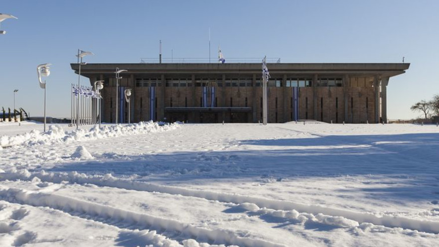 שלג במשכן הכנסת בירושלים 