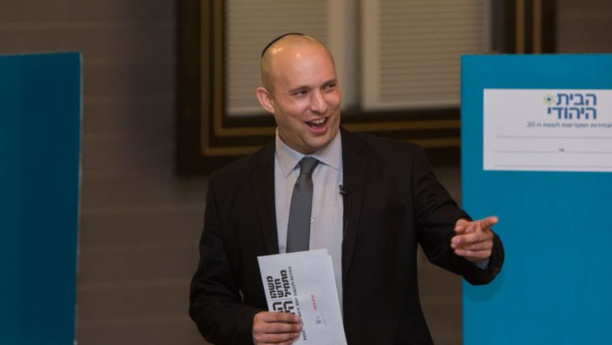 נפתלי בנט מצביע בפריימריז של הבית היהודי