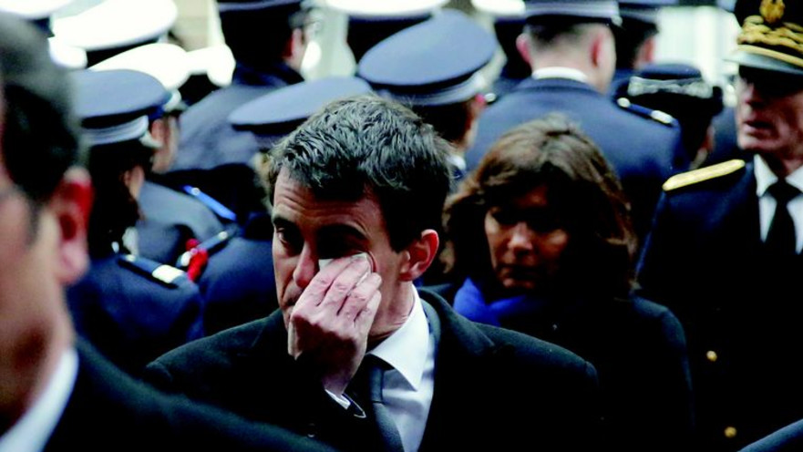 מנואל ולס, ראש ממשלת צרפת, בטקס לזכר השוטרים ההרוגים