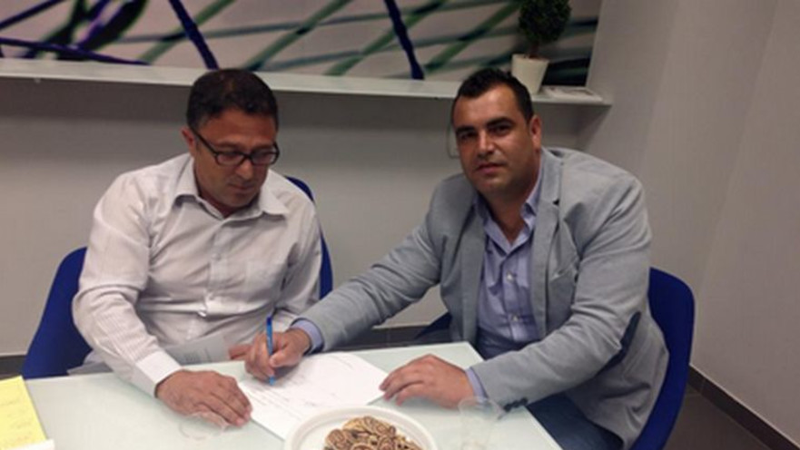 מנחם קורצקי מוצג בהפועל פ"ת 