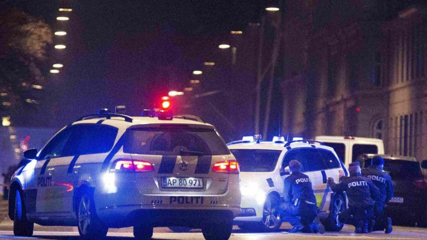 שוטרים מחוץ לבית הכנסת בקופנהגן