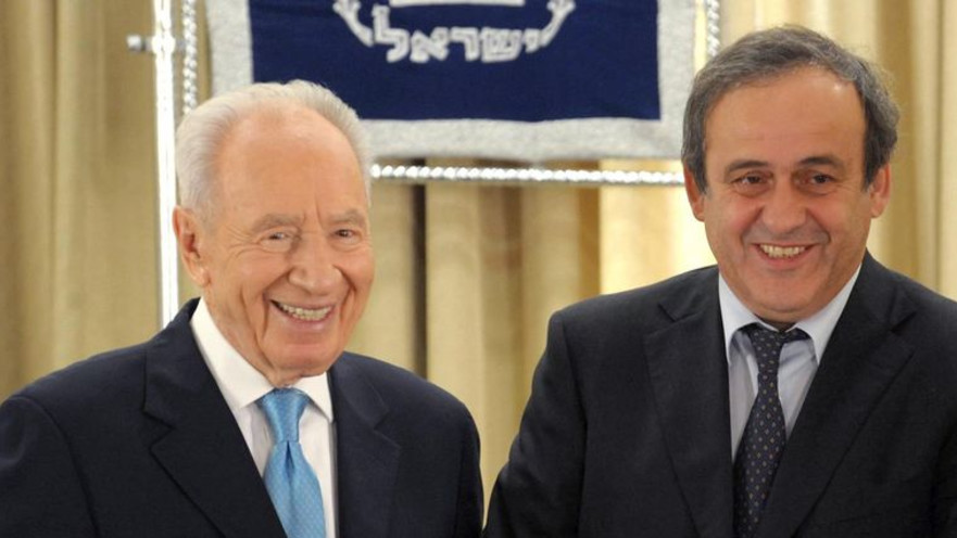 יושב ראש אופ"א מישל פלאטיני ושמעון פרס