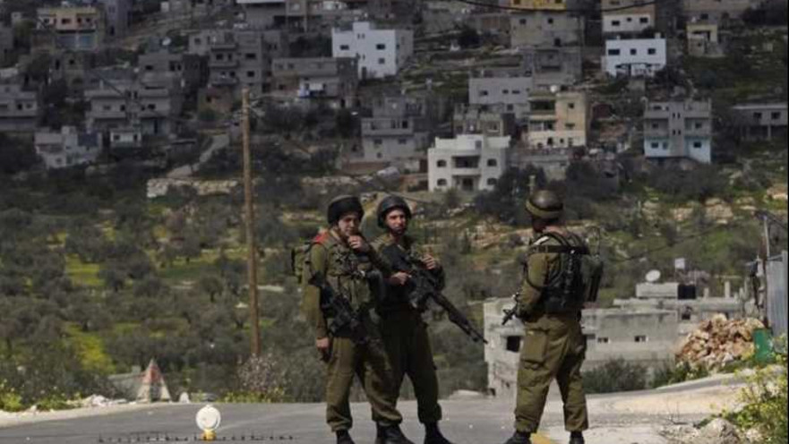 חיילים במחסום בגדה המערבית 