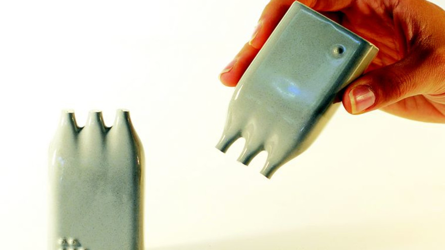 צילומים מתערוכת 'מתבנית לשבר - סטודיו קאהן' 