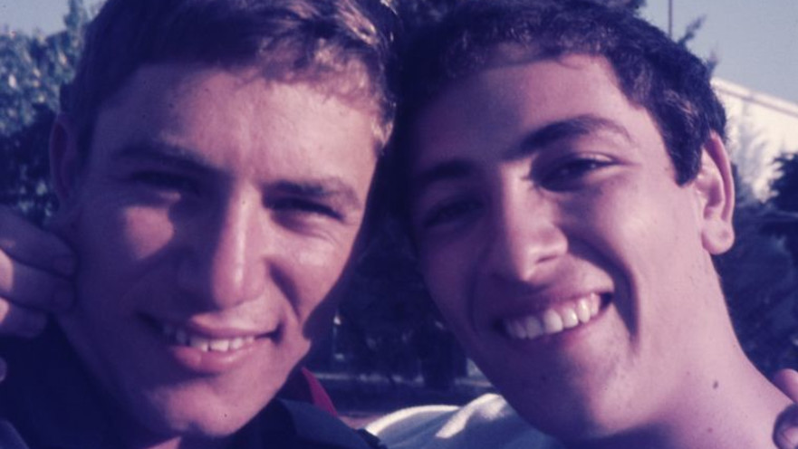 ערן אברוצקי ז"ל (מימין) שנהרג ביום הכיפורים בתמונה עם אחיו דורון אלמוג (משמאל)