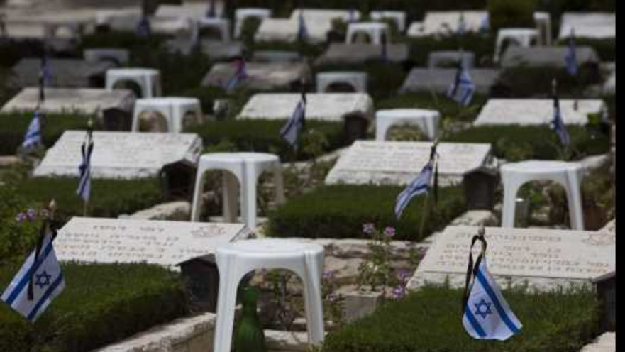 קברי חללי צה"ל בהר הרצל ביום הזיכרון