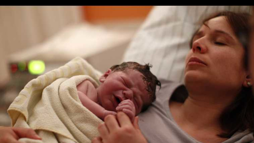 יולדת ותינוק