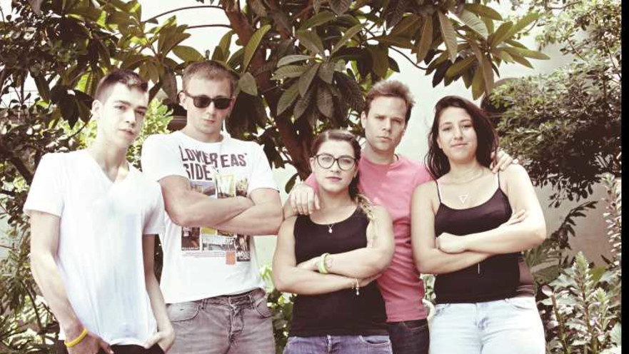 מתנדבים שמסיירים באזורי המדורות