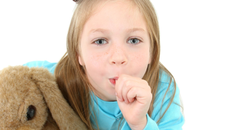 ילדה מוצצת אצבע