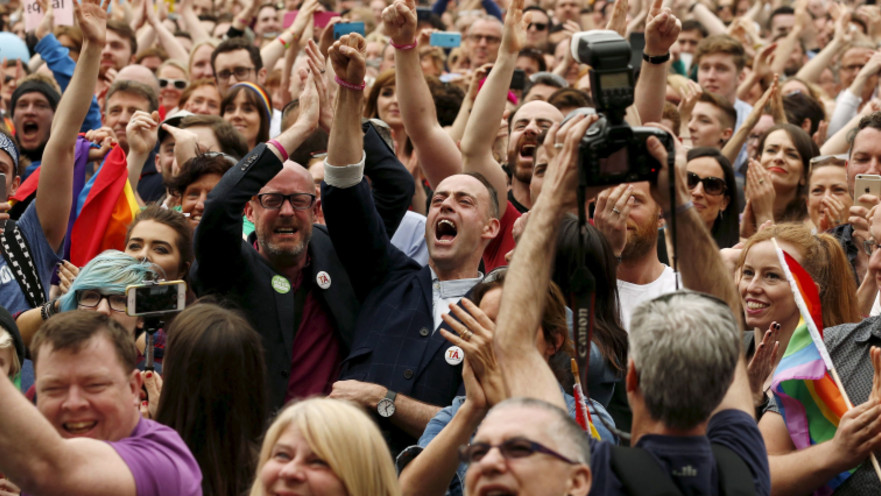חגיגות באירלנד אחרי ההצבעה בעד נישואים חד מיניים