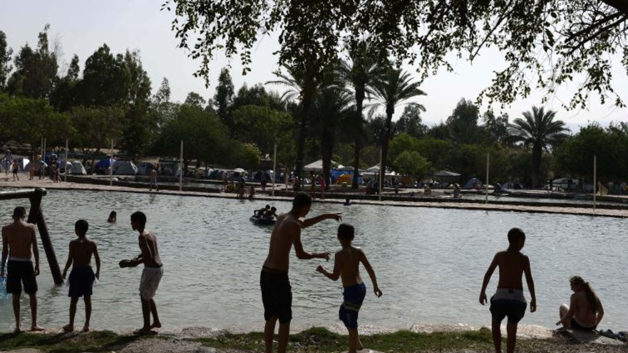 הבריכה בגני חוגה, סמוך לבית שאן. ארכיון