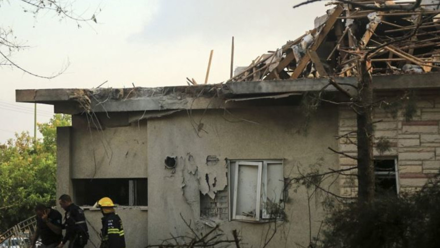 פגיעה ישירה בבית באשקלון במהלך מבצע צוק איתן