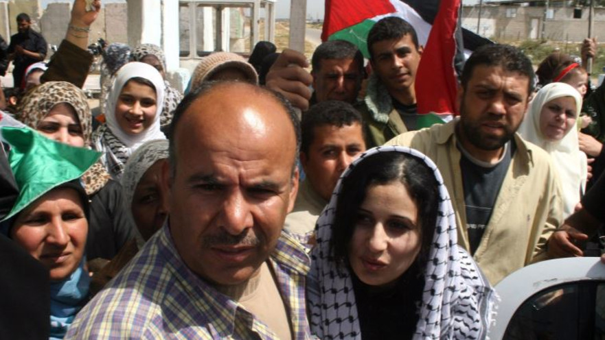 פלסטינים במחסום ארז 