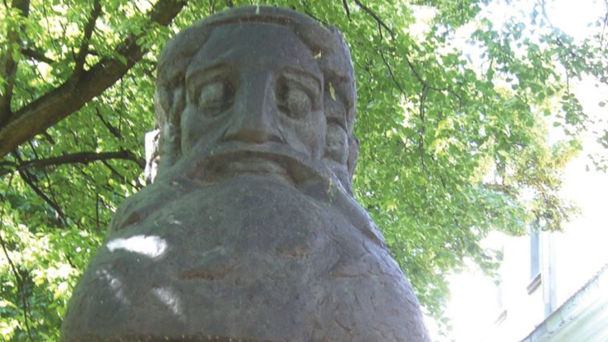 פסל לכבודו של הגאון מווילנה