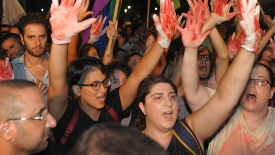 עצרת מחאה של להט"ב בגן מאיר על פיגוע הדקירה במצעד הגאווה