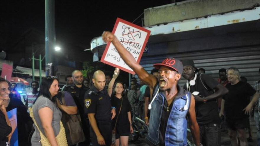 עימותים בין מסתננים למפגינים בת"א, למצולמים אין קשר לתוכן הכתבה