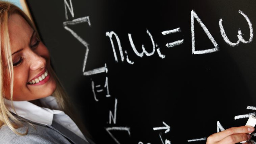 מורה ליד הלוח