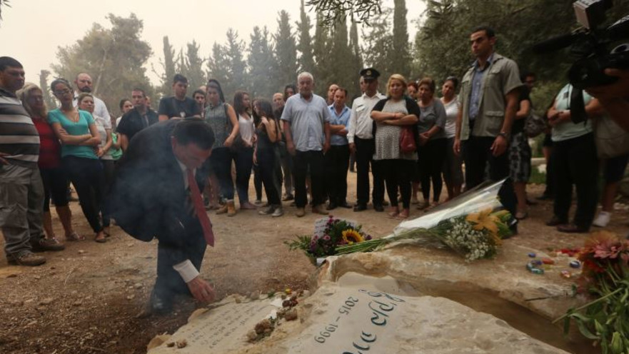 טקס גילוי המצבה של שירה בנקי ז"ל