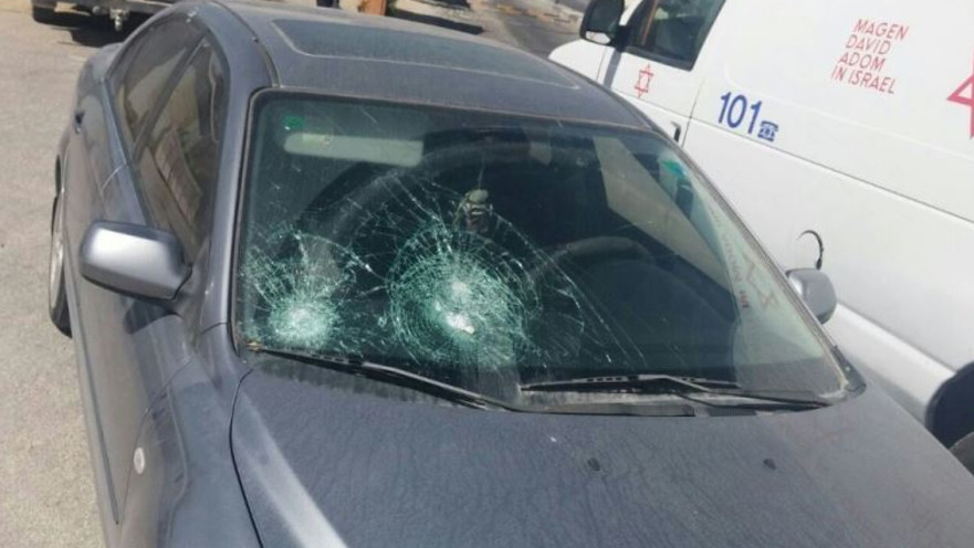 יידוי אבנים לעבר רכב (ארכיון)