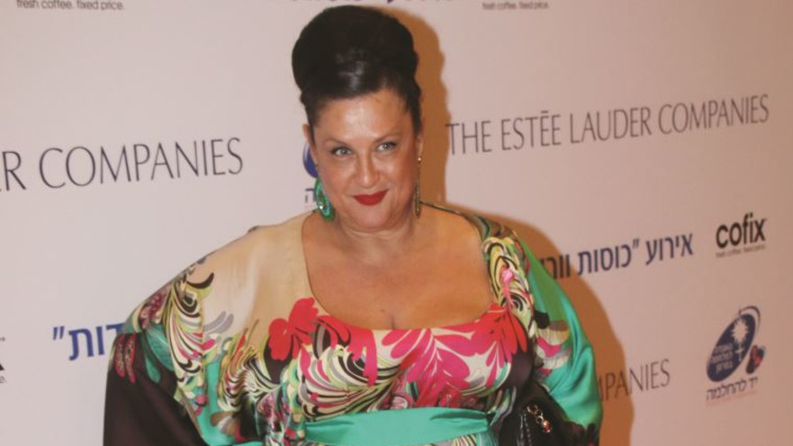 סטלה עמר, חיננית