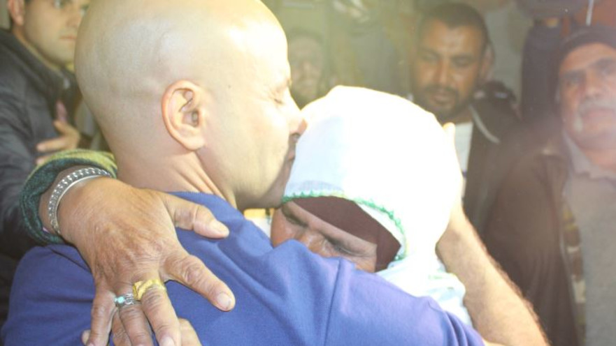 המפגש הראשון בין האסיר המשוחרר עודה טראבין לאמו