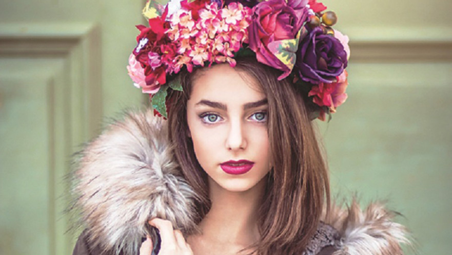 נועה כהן עם זר של צליל שקד, אופנה