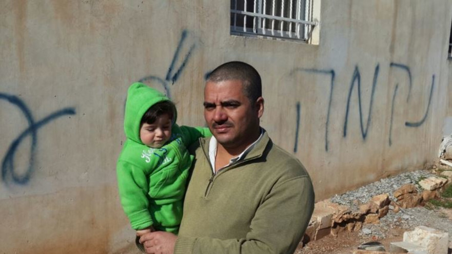 חוסין עבד חוסין א-נג'אר שרימונים הושלכו על ביתו