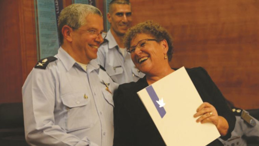 מרים פרץ ומפקד חיל אויר אמיר אשל