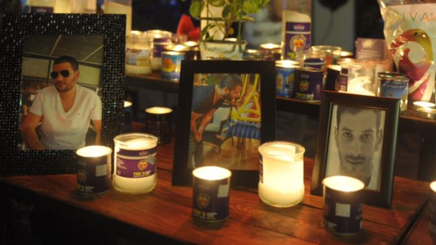 פינת הנצחה לאלון בקל ושמעון רוימי בבר הסימטא