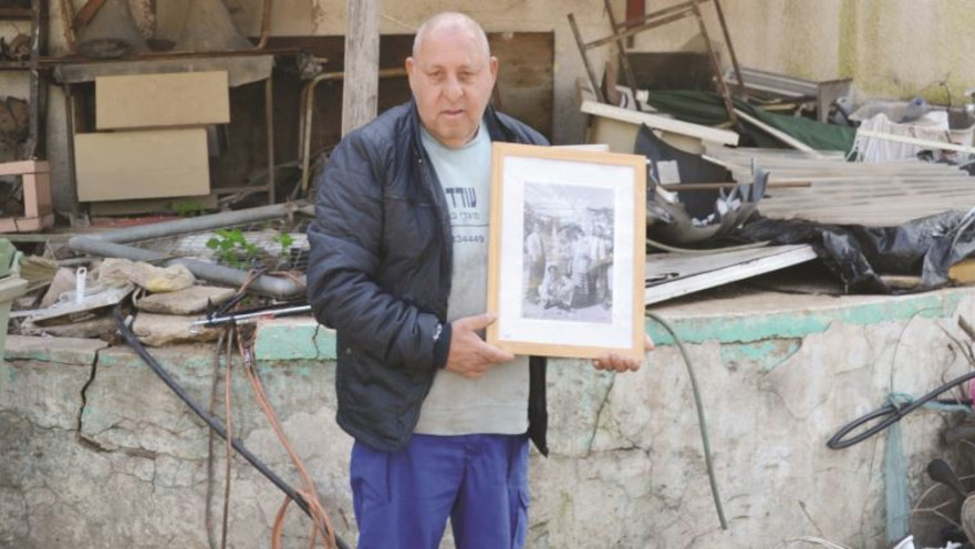 מאיר לוי במתחם שבו היה קפה נח 