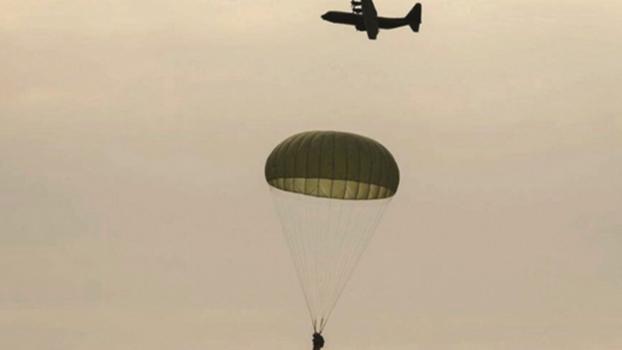 אימון צניחה בחטיבת הצנחנים
