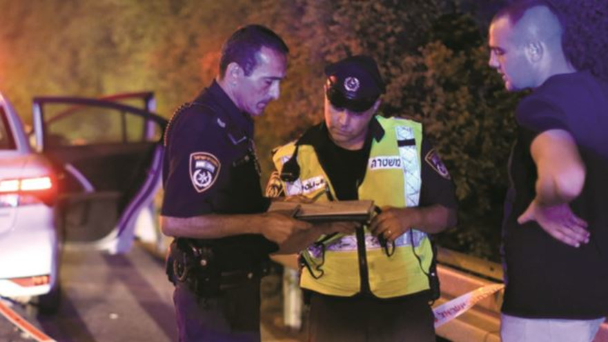 ניידת של משטרת התנועה בפעילות