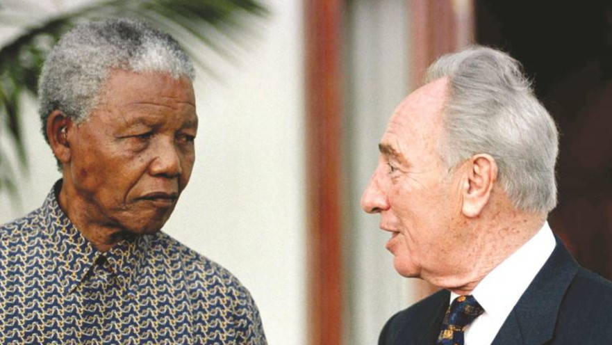 שמעון פרס ונלסון מנדלה מפגישתם בשנת 1996