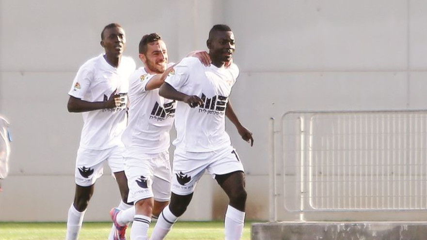 שחקני הפועל רעננה חוגגים