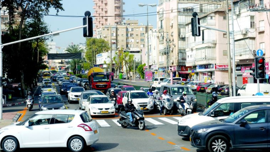 פקקים ברחוב ז'בוטינסקי (ארכיון)